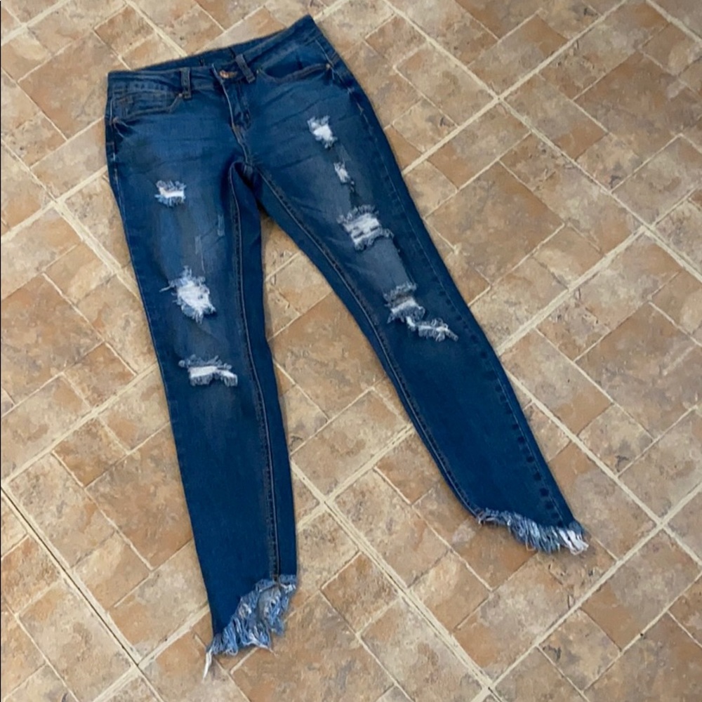 Forever 21 cropped distressed jeans size 27